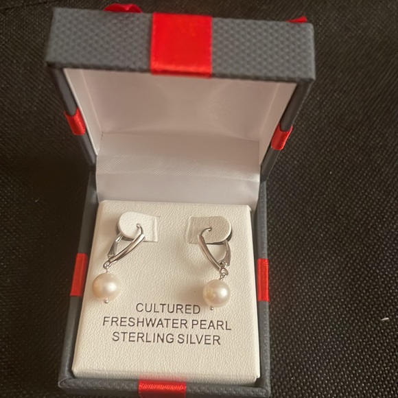 Earrings Cultured Pearls - Picture 3 of 3